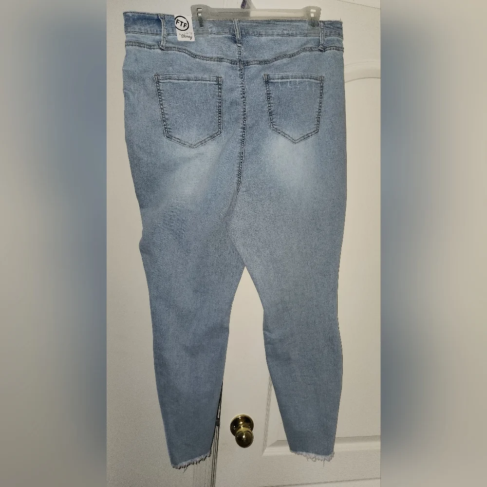 FINAL PRICE!! NWT ! FTF JEANS ! - Picture 3 of 4